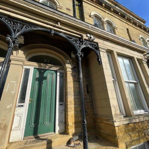 Shared Furnished Ground floor flat/room to rent - 21 Ashgrove bd7