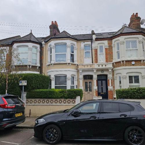 Large 3 Bed First Floor Flat