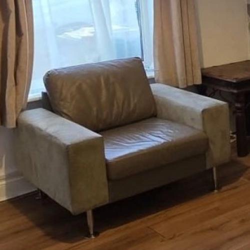 Cream color leather armchair with 4-iron legs with stand