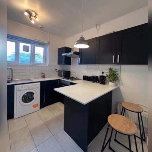 3 Bedroom Flat to Rent in Augustus Street, NW1 3TB