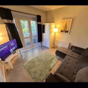 3 Bedroom Flat to Rent in Augustus Street, NW1 3TB