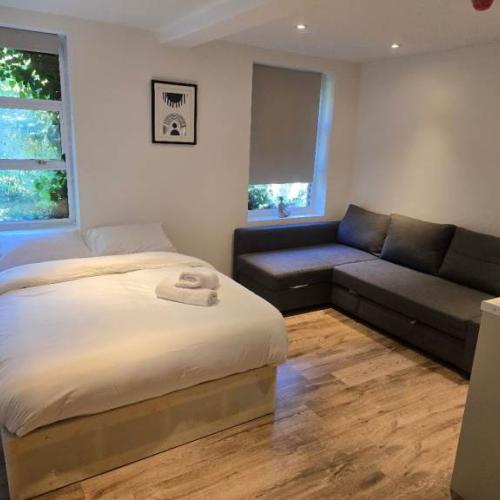 3 bedroom house in Barehirst Street, South Shields, NE33 (3 bed) (#2725834)