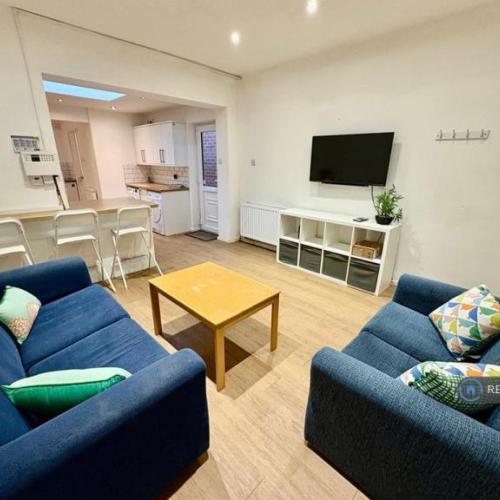 5 bedroom house in Pomona Street, Sheffield, S11 (5 bed) (#2668292)