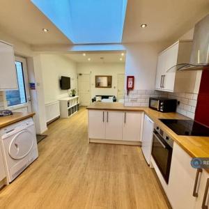 5 bedroom house in Pomona Street, Sheffield, S11 (5 bed) (#2668292)