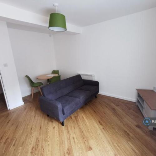 2 bedroom flat in Buslingthorpe Lane, Leeds, LS7 (2 bed) (#2868813)