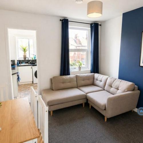 4 bedroom house in Queens Road, Beeston, Nottingham, NG9 (4 bed) (#2763376)