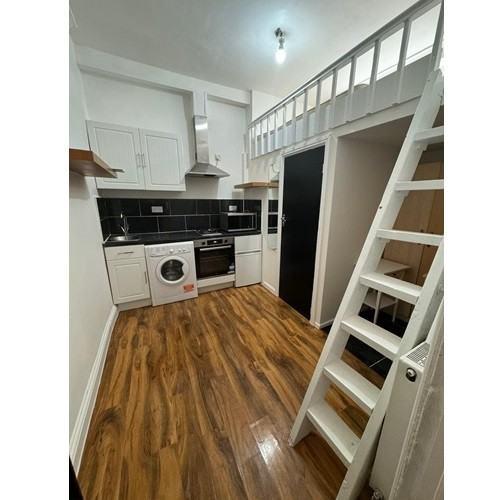 Double Mezzanine Studio in Blagrove Road, Portobello Road, W10 5TQ * Bills Inc*