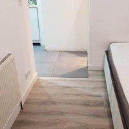 Lovely Studio Flat to Rent. Greenford £1100 pm incl bills. Working professional only. Single/Couple