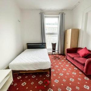 3 bed apartment in Caledonian Road , Islington, N1-Ref: 1638