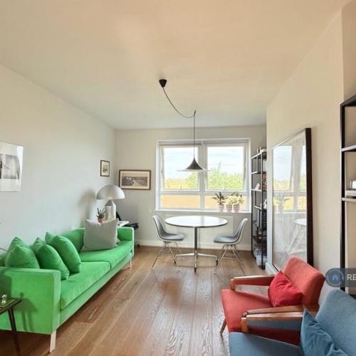 1 bedroom flat in Londesborough Road, London, N16 (1 bed) (#2759782)