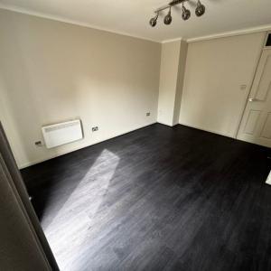 Newly renovated 1 bedroom flat with garden Near East Croydon station