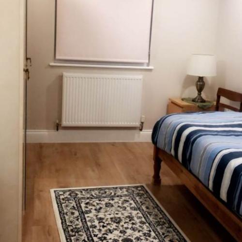 CLEAN BIG MEDIUM ROOM IN WALTHAMSTOW, E17 4JR FOR £622pcm AVAILABLE NOW. (Professional ONLY)