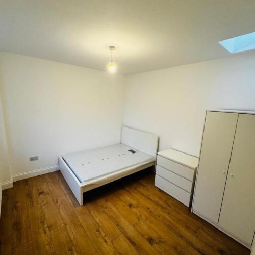 Modern 1-Bedroom Flat for Rent – (Bills Included)