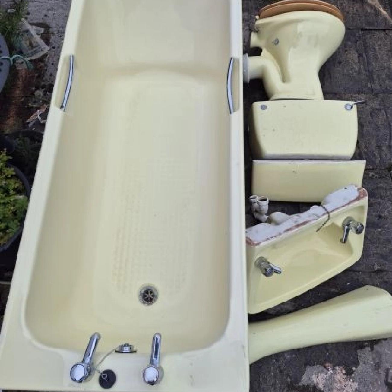 Vintage Bathroom Suite