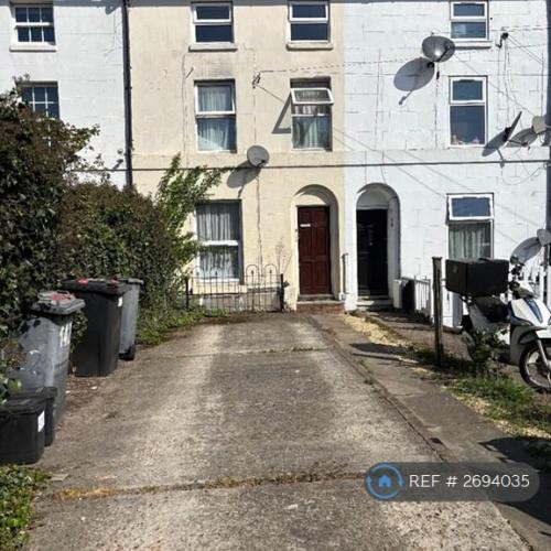 2 bedroom flat in Chatham St, Reading, RG1 (2 bed) (#2694035)