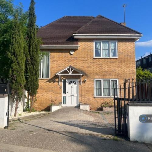 1 bedroom in Eton Avenue, Barnet, EN4 (#2836760)