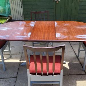 Extendable Dining Table & 4 Chairs