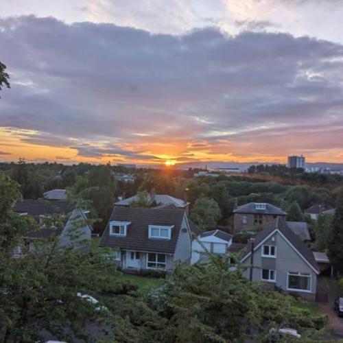 🌟 Large Studio-Style Apartment / Self-Contained Space – Pollokshields West, near Dumbreck station🌟