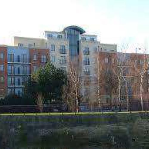 2 bedroom 1 bathroom third floor Bedminster Parade flat with covered allocated parking space