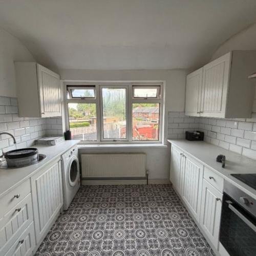 2 Bedroom flat for Rent (bills Included)