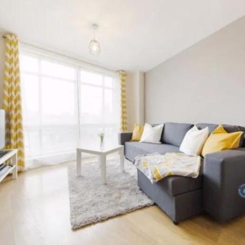 2 bedroom flat in Bristol City Centre, Bristol, BS1 (2 bed) (#2778608)