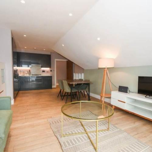 RENT INCLUDES ALL BILLS 2 BEDROOM LUXURY FLAT SANDERS LANE MILL HILL NW7 1BJ