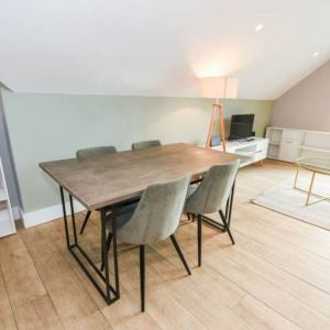 RENT INCLUDES ALL BILLS 2 BEDROOM LUXURY FLAT SANDERS LANE MILL HILL NW7 1BJ
