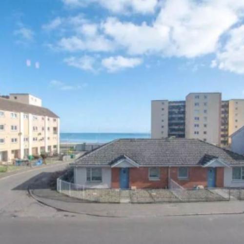 3 Bedroom Spacious Flat in KIRKCALDY town centre with parking