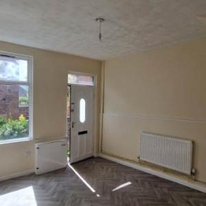 🏡 2 Bed Terraced House to Rent – Ashton-under-Lyne (OL6 8JW)