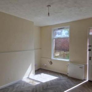 🏡 2 Bed Terraced House to Rent – Ashton-under-Lyne (OL6 8JW)