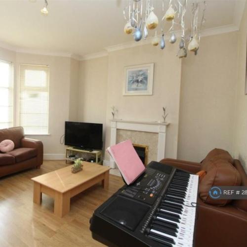 2 bedroom flat in Soberton Avenue, Cardiff, CF14 (2 bed) (#2838516)