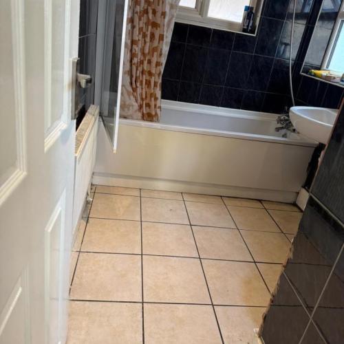 4 bed house private