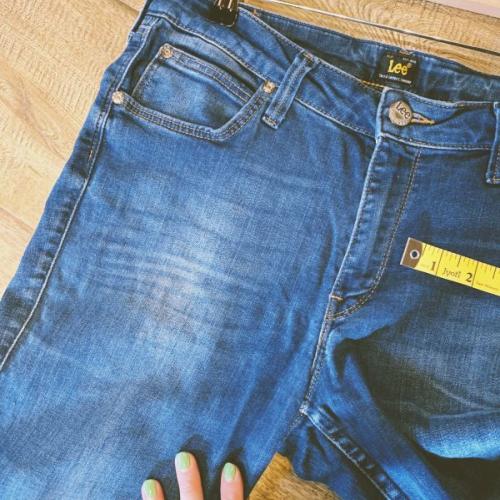 Vintage Lee straight leg jeans waist 32”