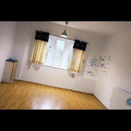 1 bedroom flat in Town Street, Pudsey, LS28 (1 bed) (#2855951)