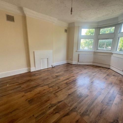 2/3 Bed Newly Decorated Flat, Manor House / Haringey