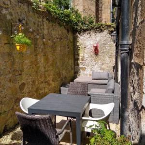 Large main door Georgian flat with private suntrap terrace in Trinity