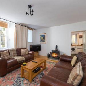 Large main door Georgian flat with private suntrap terrace in Trinity