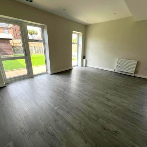 Massive 8 Bedrooms HMO, C3(b) and Children Care home Licenced House in Rainham - Company Let Allowed