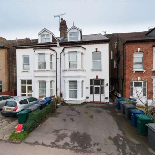 1 bed apartment in prime location, Claremont Road, Cricklewood, London, NW2-Ref: 1692