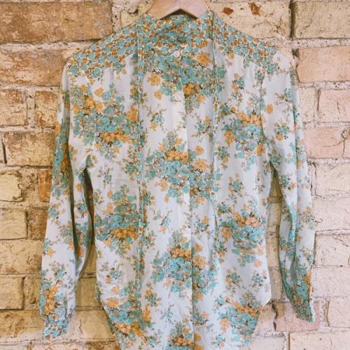 Vintage 1970s mint + orange floral shirt size S
