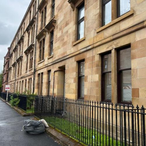 2 bedroom first floor flat to let in G42 8JH area Glasgow