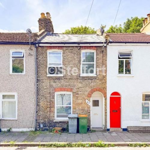 3 bedroom house in Emma Road, London E13