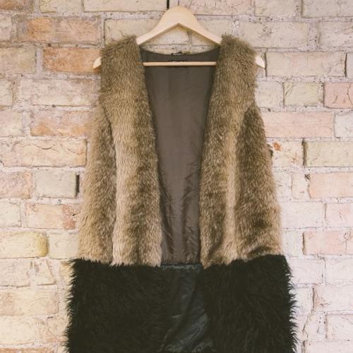 Vintage 1990s faux fur gilet Size L/XL