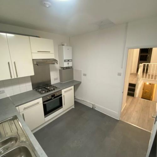 1 bed first floor flat on Cann Hall road, E11 (next to Wanstead flats)