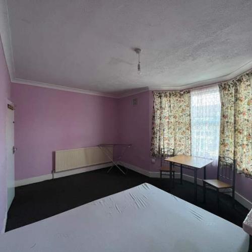 Spacious flat forest gate E7