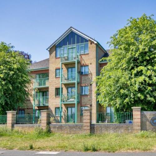 2 bedroom flat in Ellerslie Court, Gravesend, DA12 (2 bed) (#2935683)