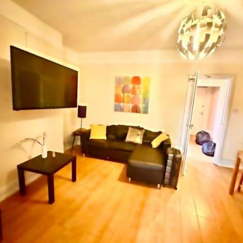 ✨Furnished 3 Bed Flat | SO15 | Available 15 July