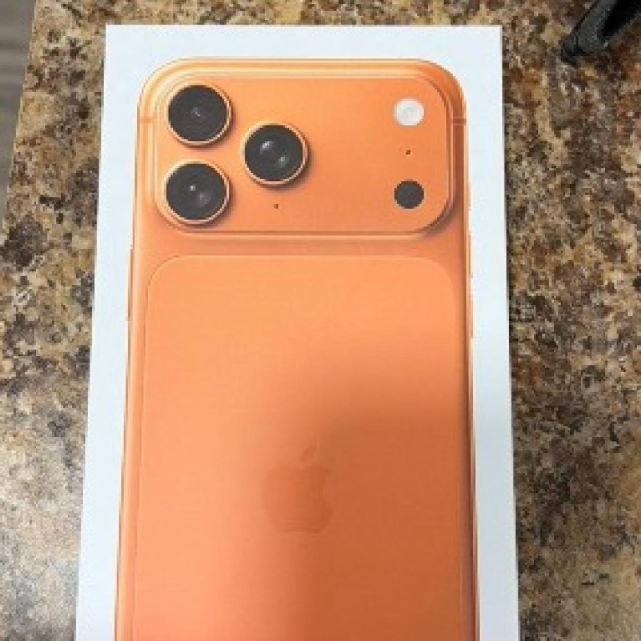 FACTORY UNLOCKED IPHONE 17 PRO MAX  1TGB.