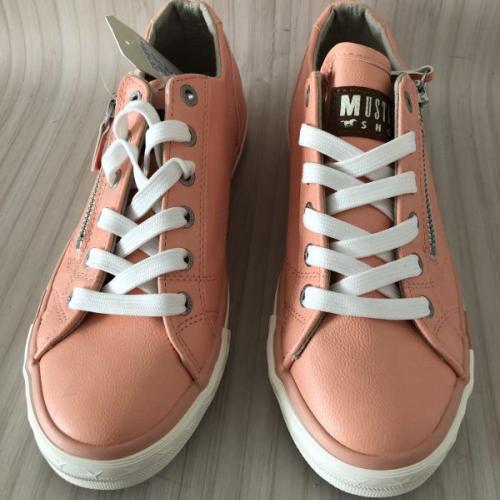 Mustang Peach Side Zip Feature