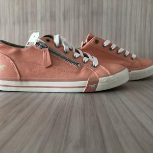 Mustang Peach Side Zip Feature